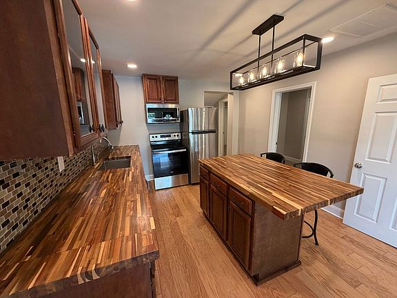 4th image of 206 Olive St