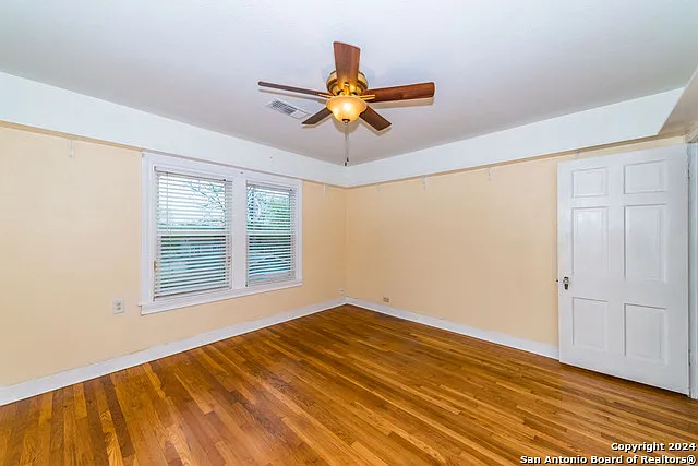 2218 W Mistletoe Ave — Photo 23
