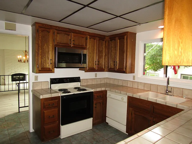 48 Stanford Cir — Photo 9