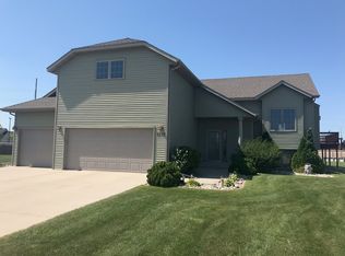 5549 Farmstead Ct S, Fargo, ND 58104