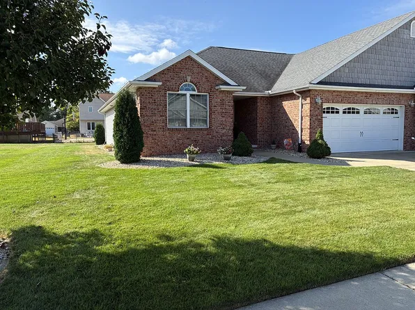 1602 Remington Rd, Pekin, IL 61554