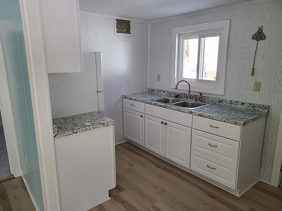 4th image of 5247 Parklane Dr