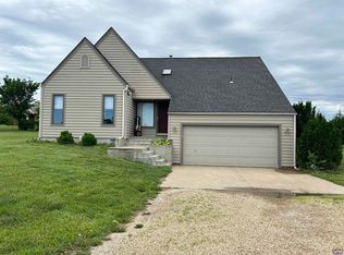 3711 SE 45th St, Berryton, KS 66409