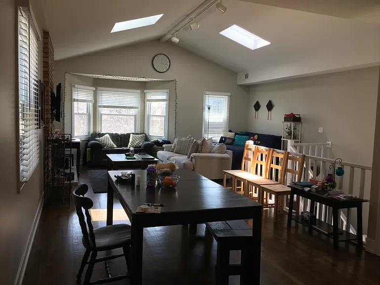 1212 W Henderson St #3 — Photo 2