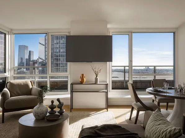 635 W 42nd St APT 40F, New York, NY 10036