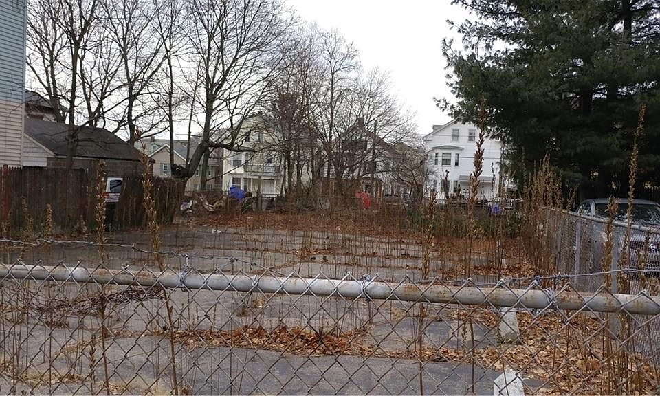 2nd image of 40 Steuben St