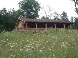 179 4th St, Norfork, AR 72658