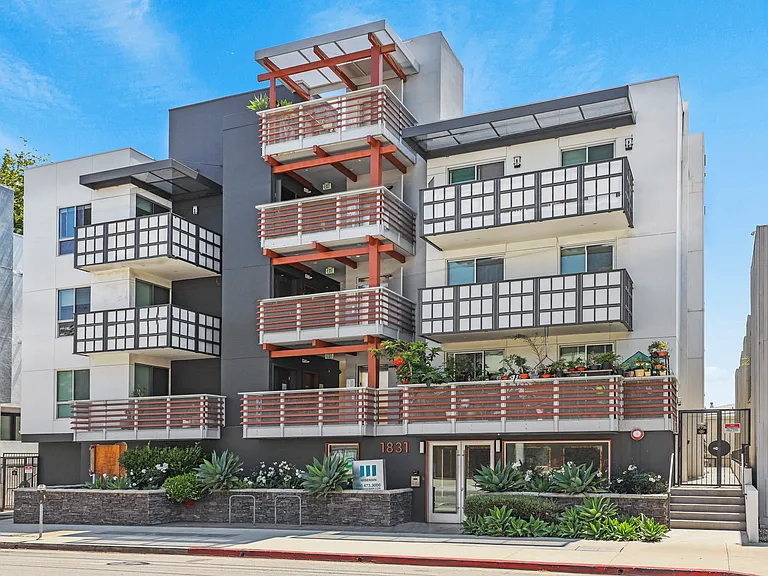 Street View of Sawtelle Pearl by Wiseman