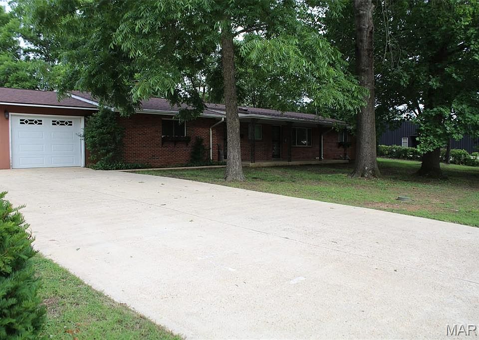 1st image of 13 Green Meadows Dr