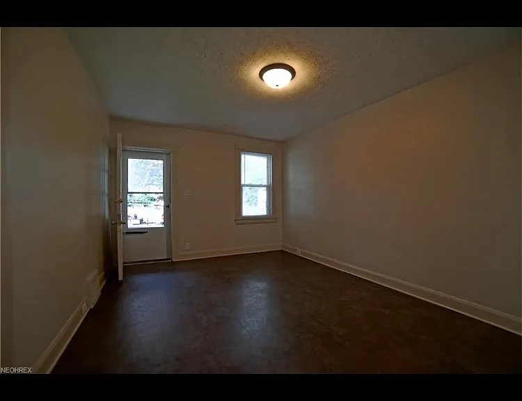 333 Hayes Ave — Photo 4