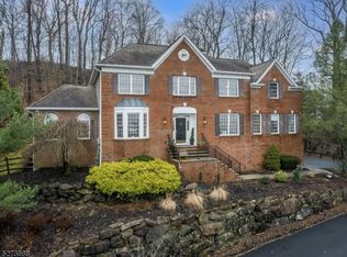 29 Vista Trl, Wayne, NJ 07470