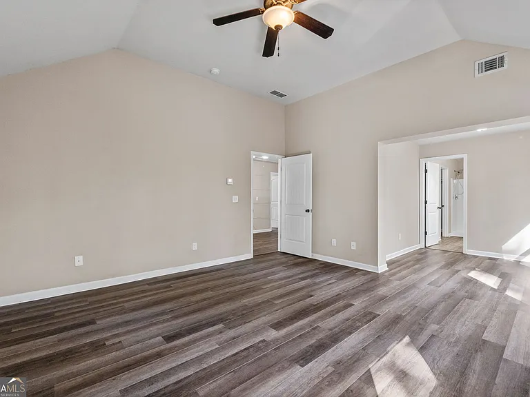 475 Louise Way — Photo 18