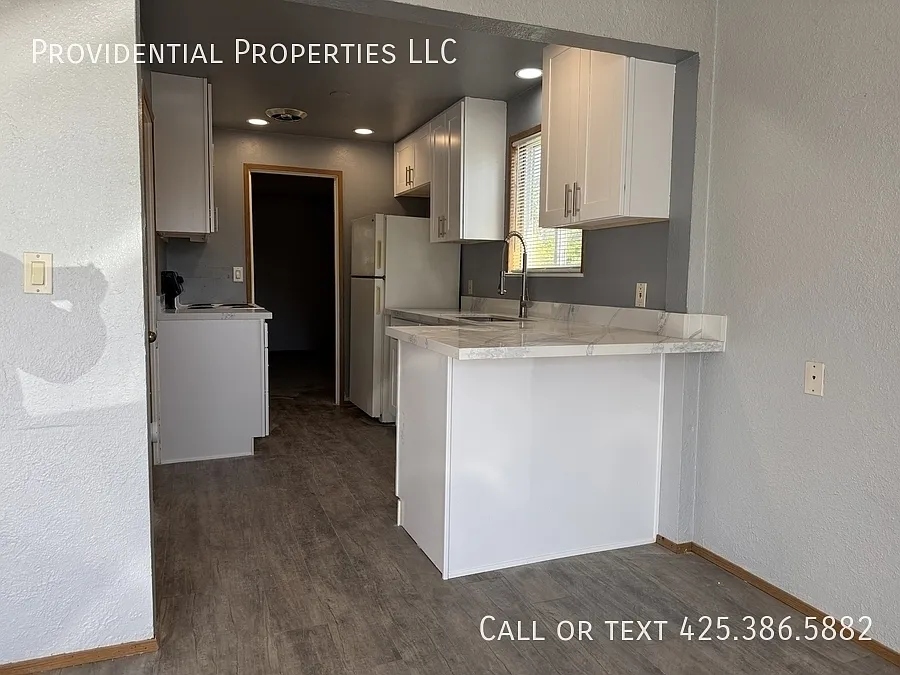 Building Photo - 1122 Lafayette St S #4
