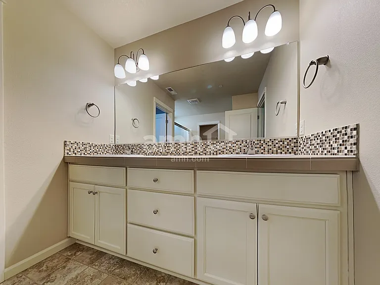 3208 NE 75th Way — Photo 13
