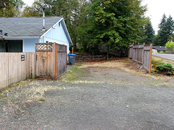 3rd image of 301 NE Matthew Dr