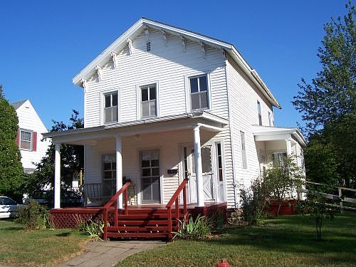 2nd image of 418 Pine St
