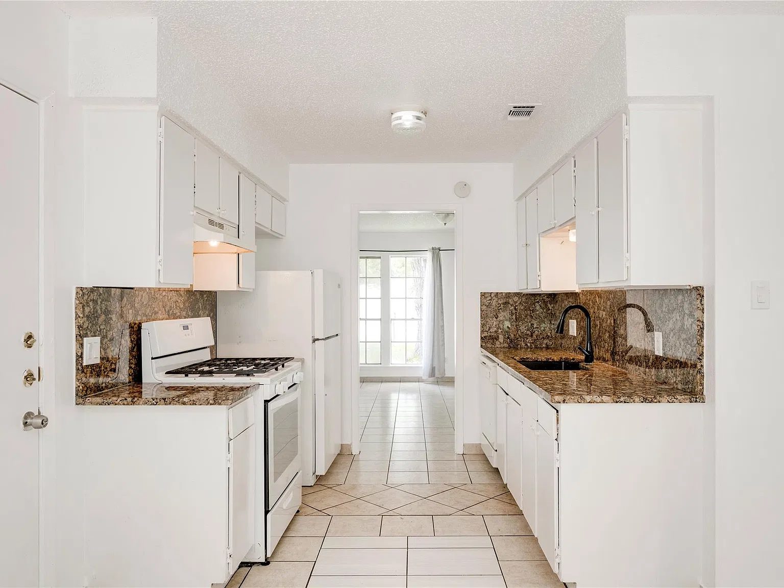 3 bed, 1.0 bath, 980 sqft, $1,650 — Photo 4