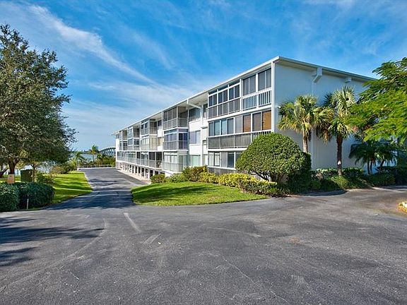 2nd image of 50 Harbor View Ln APT 30