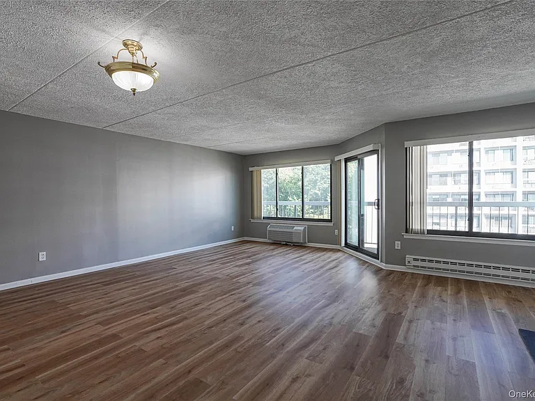 200 High Point Dr #6 PENTHOUSE — Photo 15