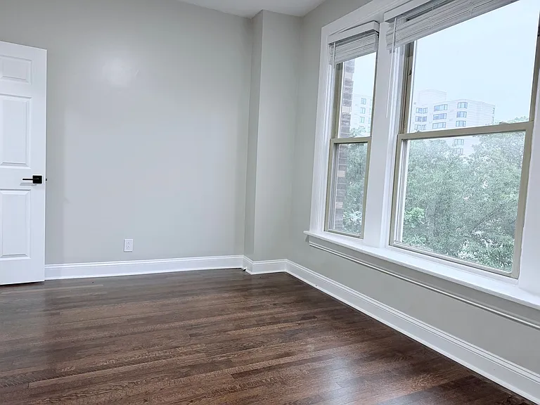 2411 W McLean Ave — Photo 9