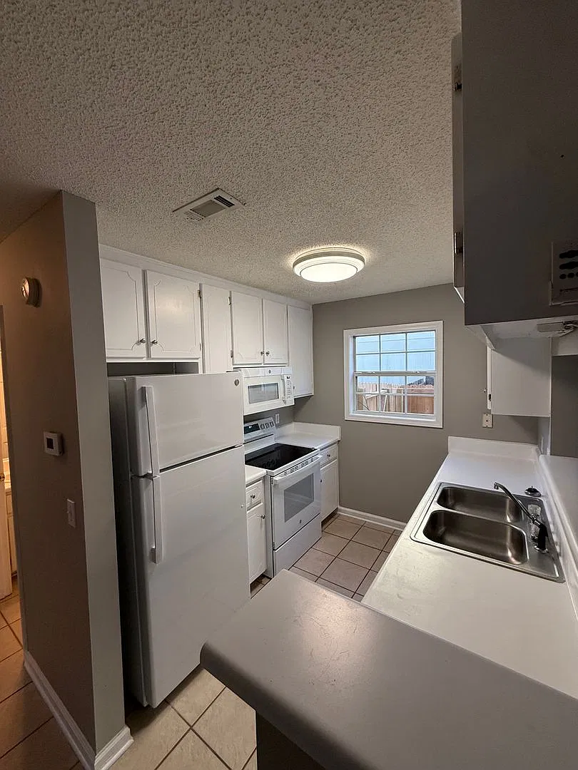 Available NOW- 137 Woodberry Drive — Photo 3