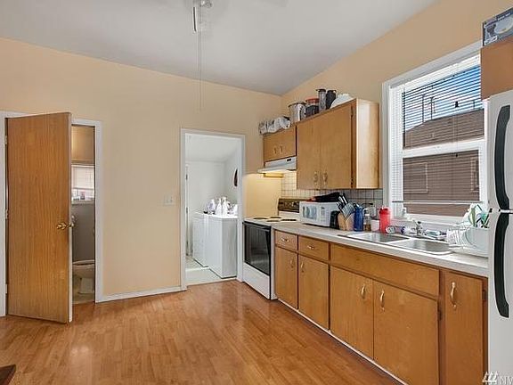 3rd image of 3115 Lombard Ave #A