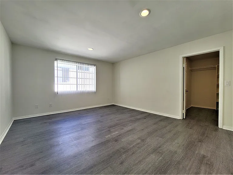 2050 S Bentley Ave — Photo 58