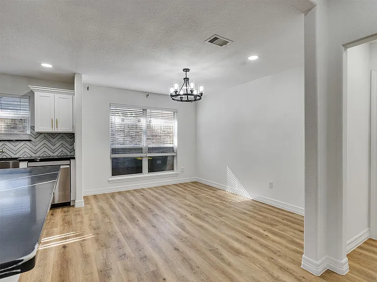 206 Doncaster St — Photo 14