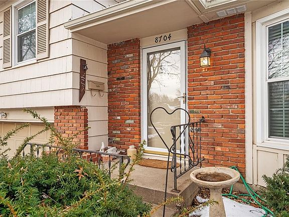 3rd image of 8704 W 72nd St