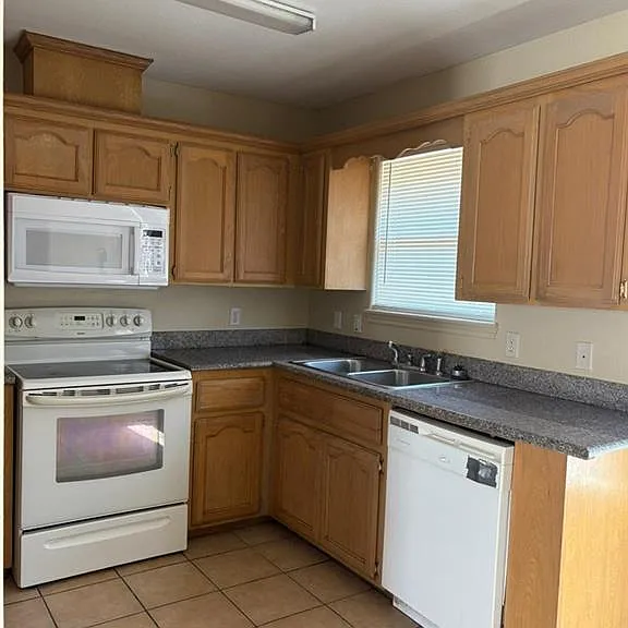 1901 W Western Dr #2 — Photo 18