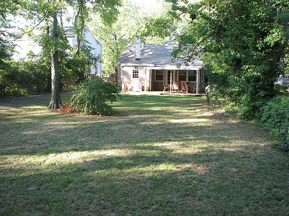 Spacious Private Yard with Covered Patio!