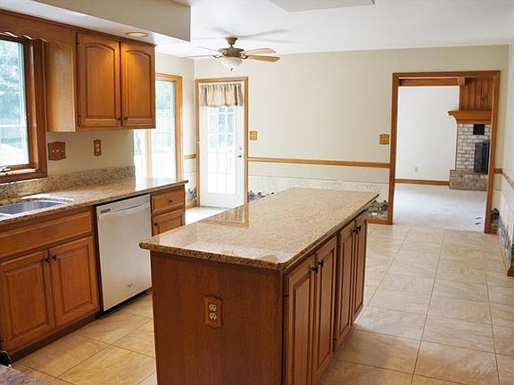 5th image of 125 Woodvine Dr