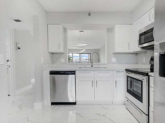 5th image of 14425 Strathmore Lane #205