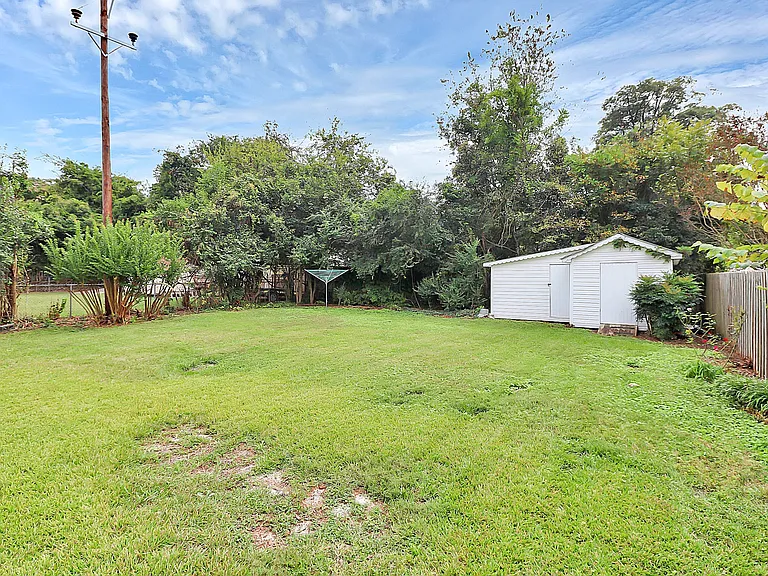 307 Ethan Ln — Photo 35