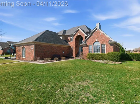 48017 Lincoln Dr, Macomb, MI 48044
