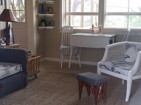 Dining area overlooks Lake Powell