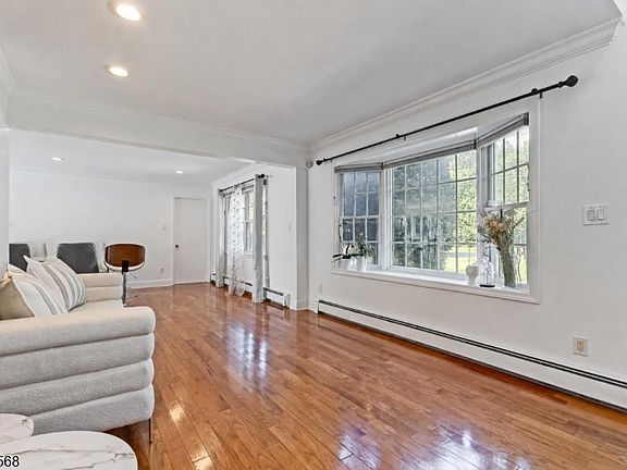 5th image of 64 Spring Valley Rd