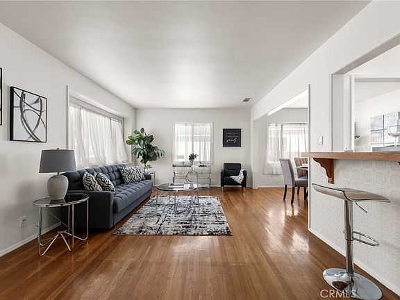 5th image of 3702 N Studebaker Rd