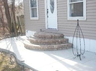 14 N Farnsworth Ave, Aurora, IL 60505