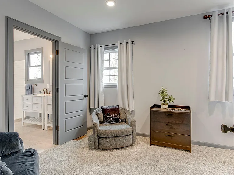 22 Peachtree St — Photo 13