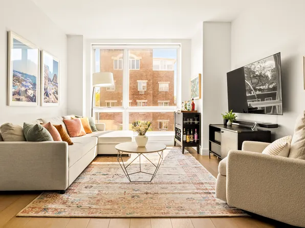 695 6th Avenue image 1 of 18