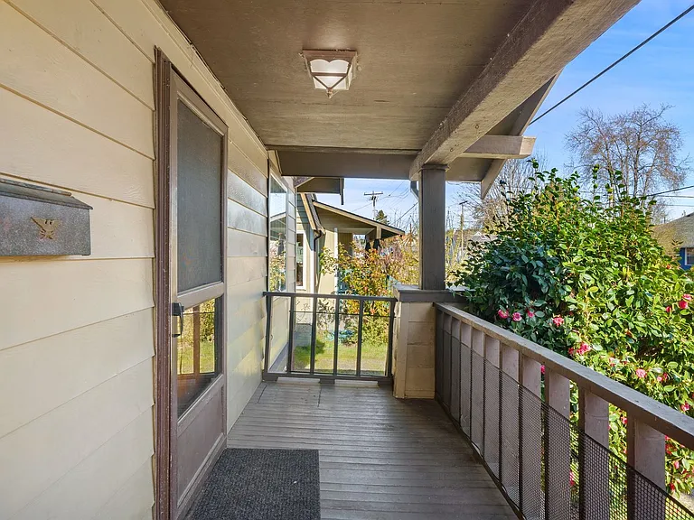 709 McKenzie Ave — Photo 36