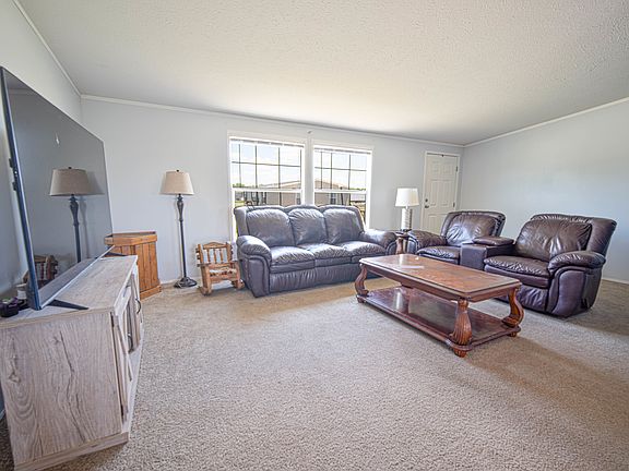 4th image of 70 Saint Pauls Dr