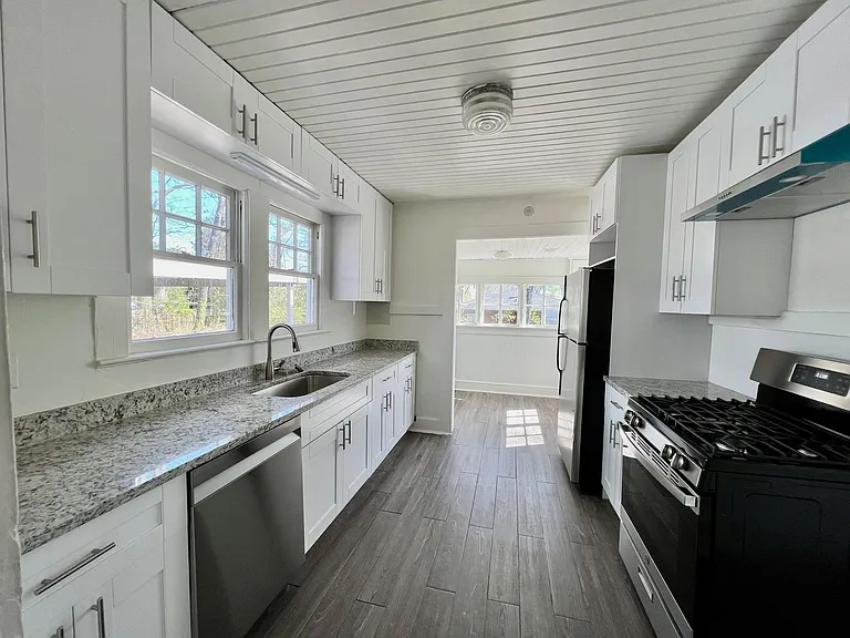 2998 Memorial Dr SE — Photo 6