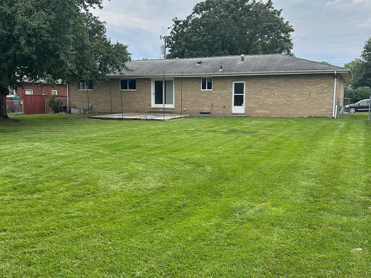 5 bed, 2.5 bath, 2400 sqft, $2,200 — Photo 3