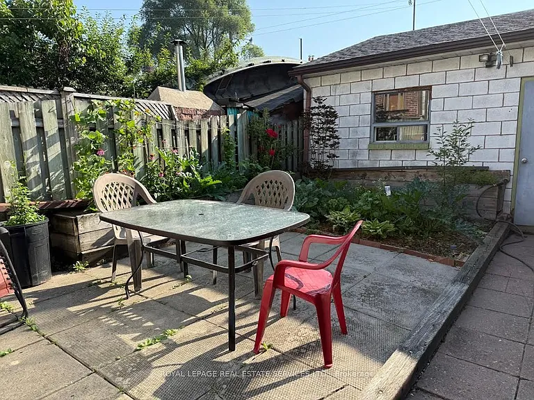 37 Gillespie Ave #MAIN FLOOR — Photo 4