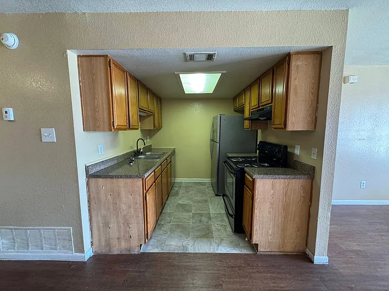 1210 Monroe Lp — Photo 28