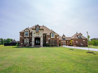 9770 Green Meadow Rd, Mountain Grove, MO 65711