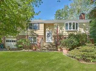 29 Spencer Dr, New Rochelle, NY 10801