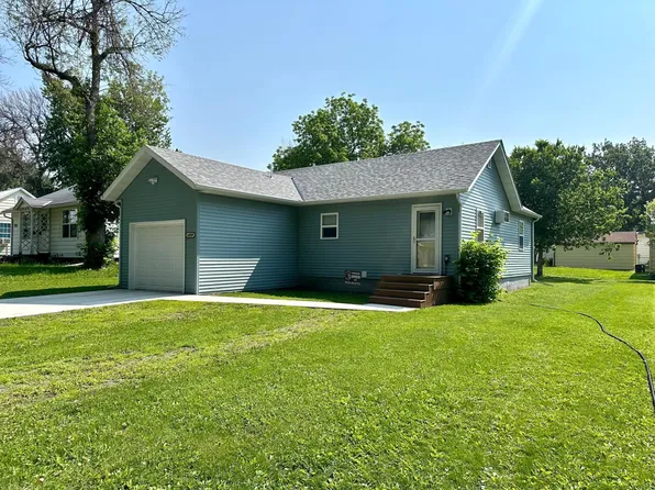 1208 Apel Ave, Worthington, MN 56187